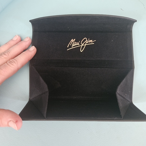 Maui Jim Black Sunglasses Case with Gold Logo - Picture 2 of 3